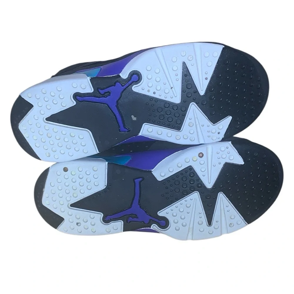 Air Jordan 6 Retro Kids Sneakers - Picture 4 of 5